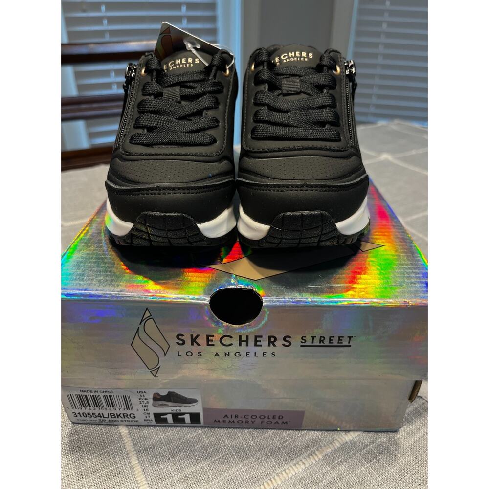 Skechers Zip and Stride